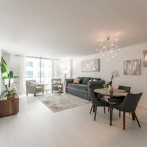 Deluxe One-Bedroom Apartment City View